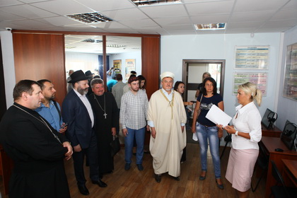 Межконфессиональный совет при Заксобрании ознакомился с работой многофункционального миграционного центра